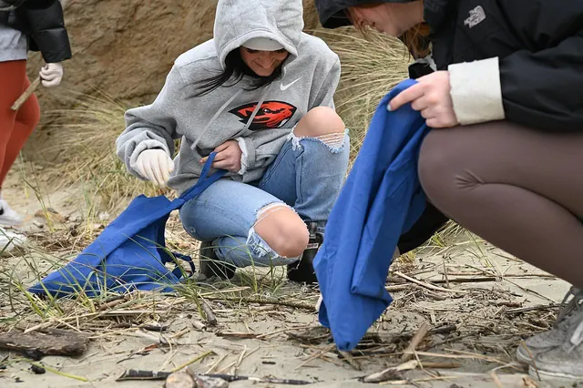 Beach-cleanup-reusable-bags-no-plastic-bags-by-ocean-blue-project