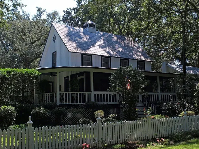 Homes along the Eastern Shore of Mobile Bay